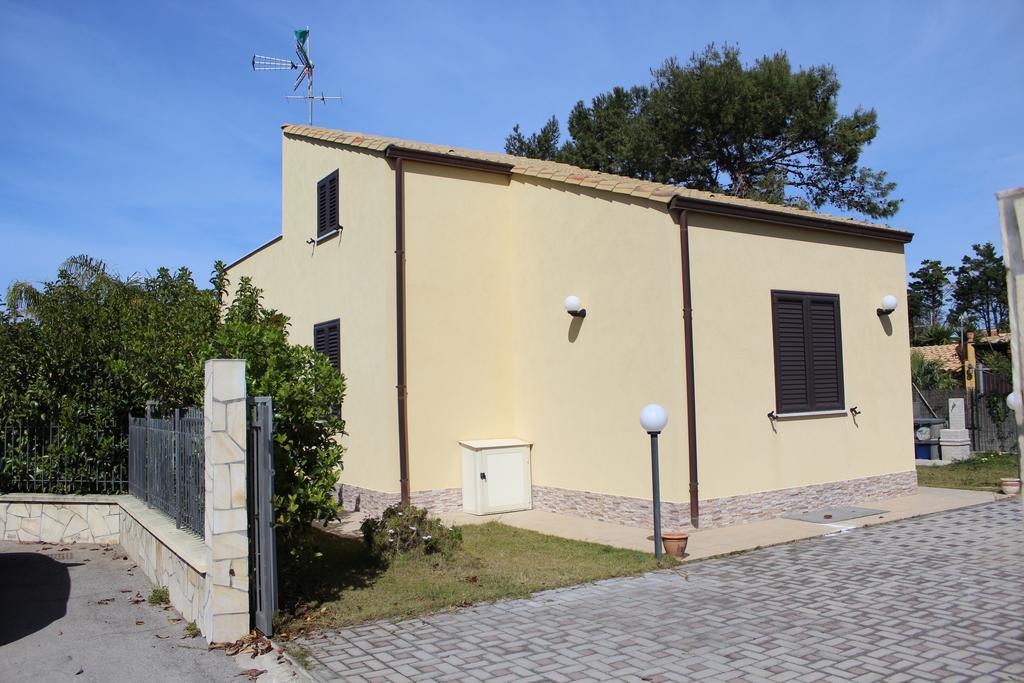Casa Vacanze Roccella Beach Campofelice Di Roccella Exterior photo